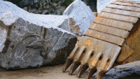 lom excavator-stone-quarry-4705485 1280
